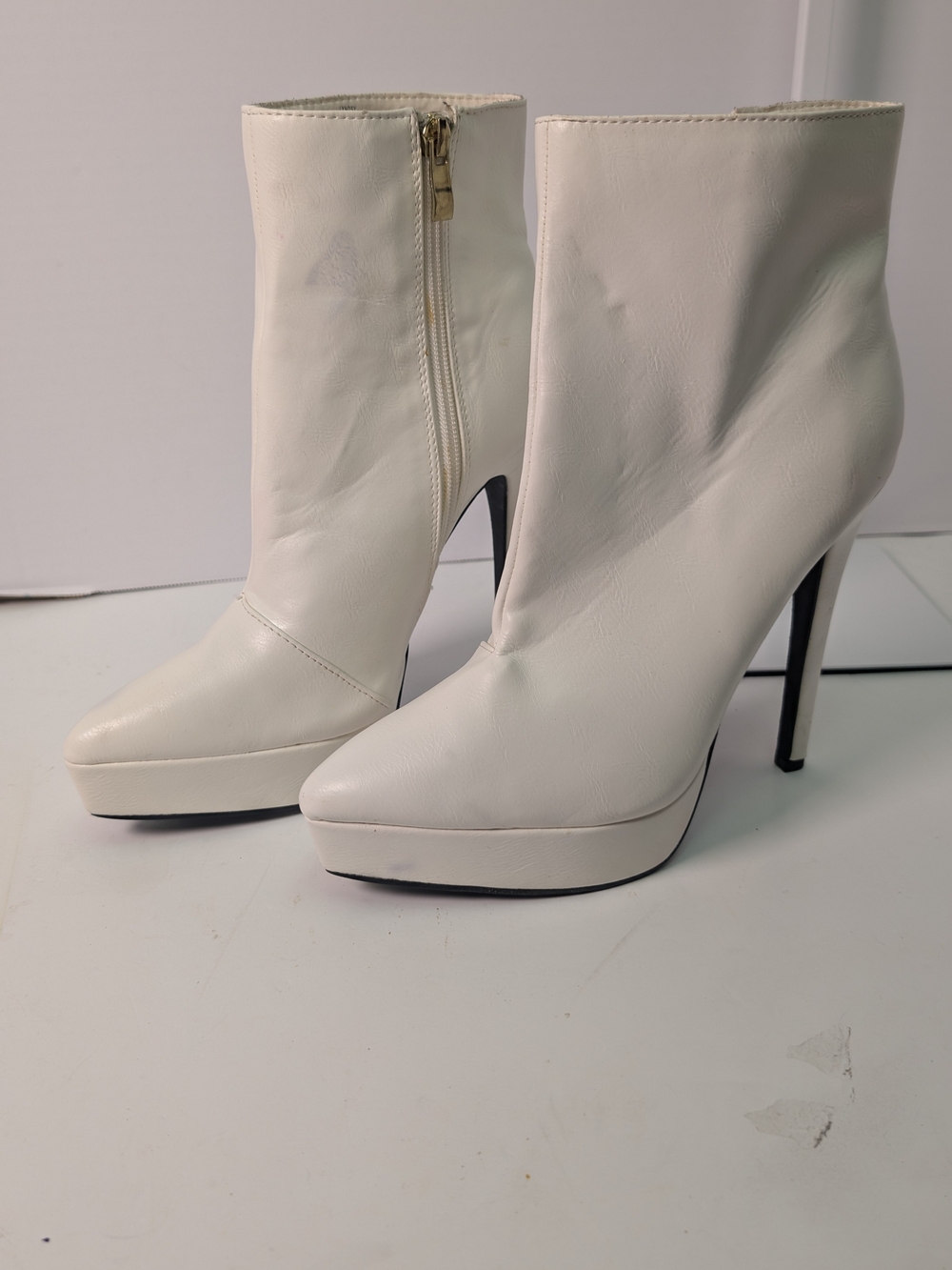 Shoe Dazzle White Platform Stiletto Ankle Boots